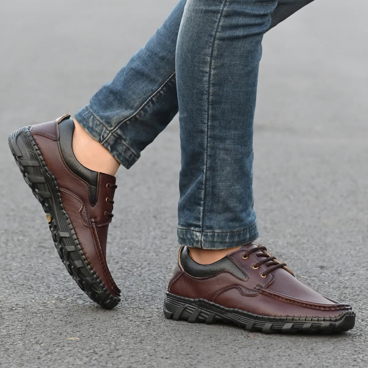 Men's Textured Lightweight Brown Loafers